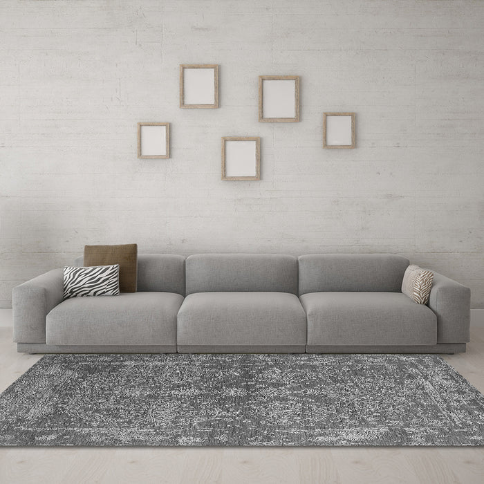 Machine Washable Oriental Gray Industrial Rug in a Living Room,, wshurb2558gry