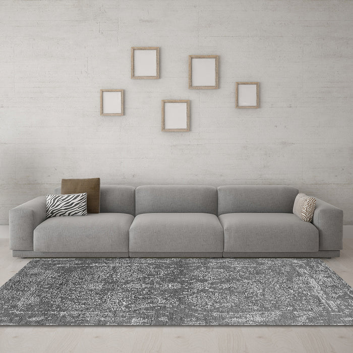 Machine Washable Oriental Gray Industrial Rug in a Living Room,, wshurb2563gry