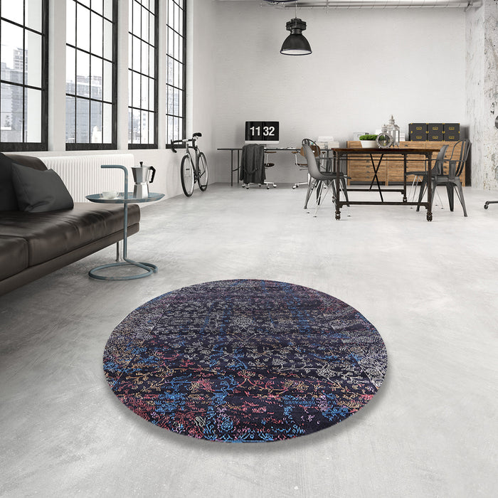 Round Mid-Century Modern Charcoal Black Oriental Rug in a Office, urb2567