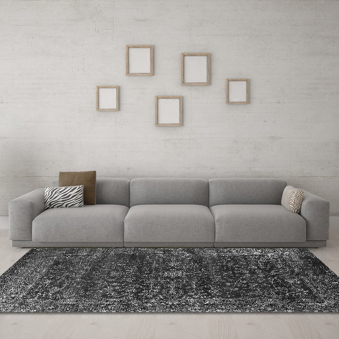Machine Washable Oriental Gray Industrial Rug in a Living Room,, wshurb2567gry