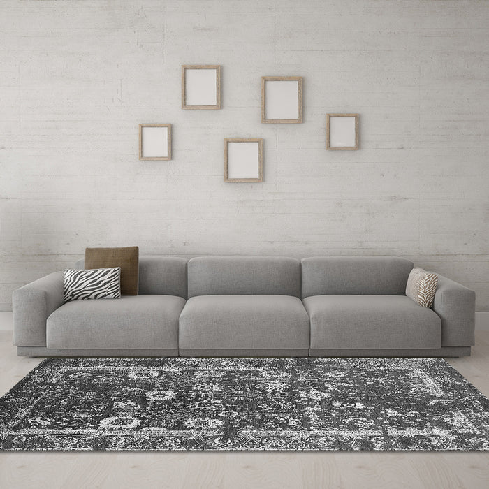 Machine Washable Oriental Gray Industrial Rug in a Living Room,, wshurb2571gry