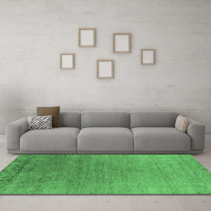 Machine Washable Oriental Emerald Green Industrial Area Rugs in a Living Room,, wshurb2577emgrn