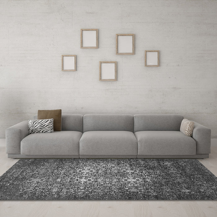 Machine Washable Oriental Gray Industrial Rug in a Living Room,, wshurb2581gry
