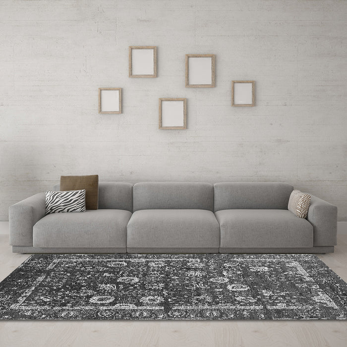 Machine Washable Oriental Gray Industrial Rug in a Living Room,, wshurb2583gry