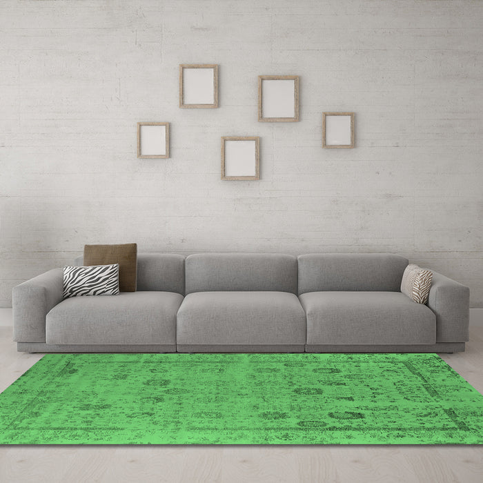 Machine Washable Oriental Emerald Green Industrial Area Rugs in a Living Room,, wshurb2584emgrn