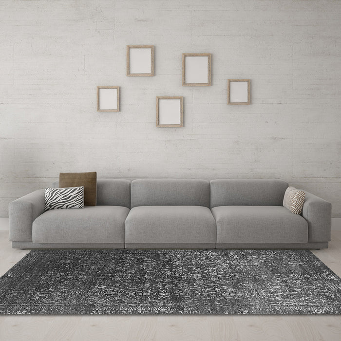 Machine Washable Oriental Gray Industrial Rug in a Living Room,, wshurb2587gry