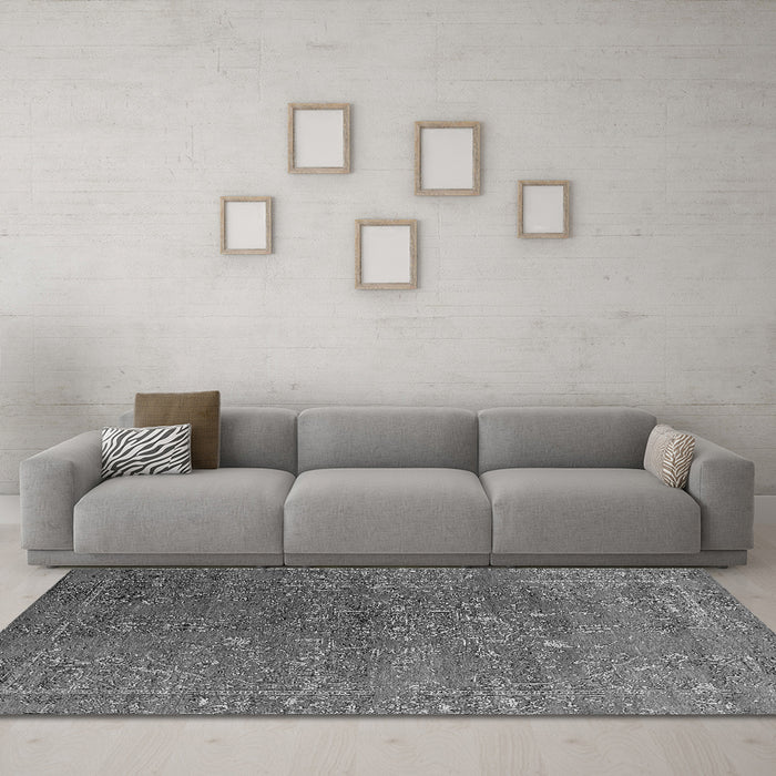 Machine Washable Oriental Gray Industrial Rug in a Living Room,, wshurb2599gry