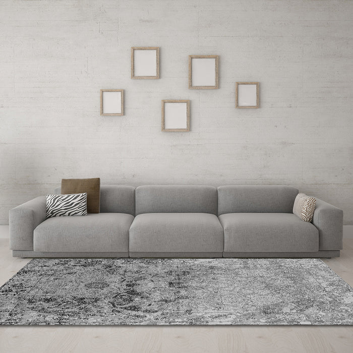 Machine Washable Oriental Gray Industrial Rug in a Living Room,, wshurb2615gry