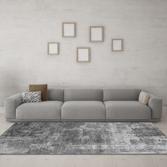 Machine Washable Oriental Gray Industrial Rug in a Living Room,, wshurb2617gry