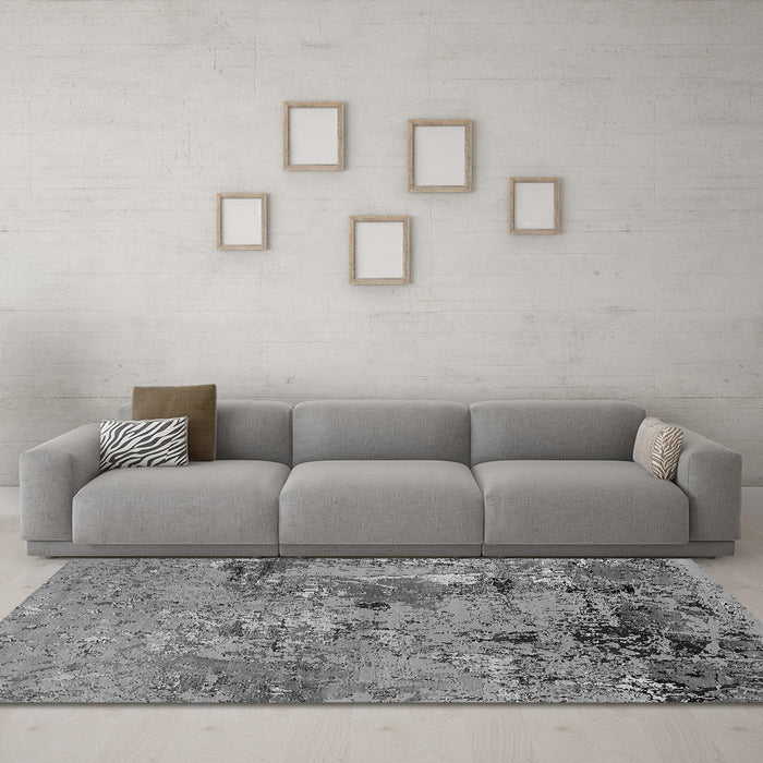 Machine Washable Oriental Gray Industrial Rug in a Living Room,, wshurb2618gry