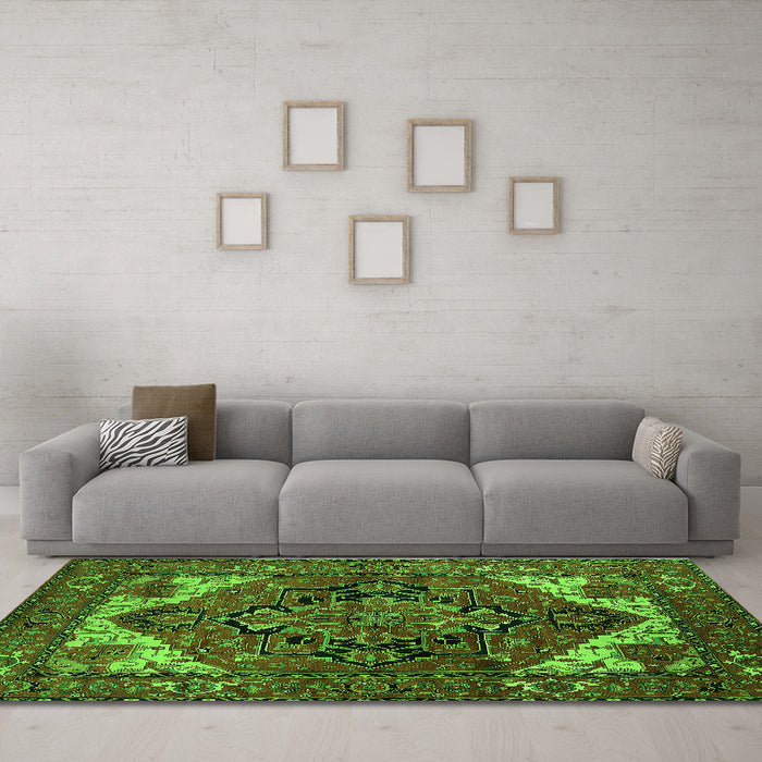 Machine Washable Persian Green Traditional Area Rugs in a Living Room,, wshurb2624grn