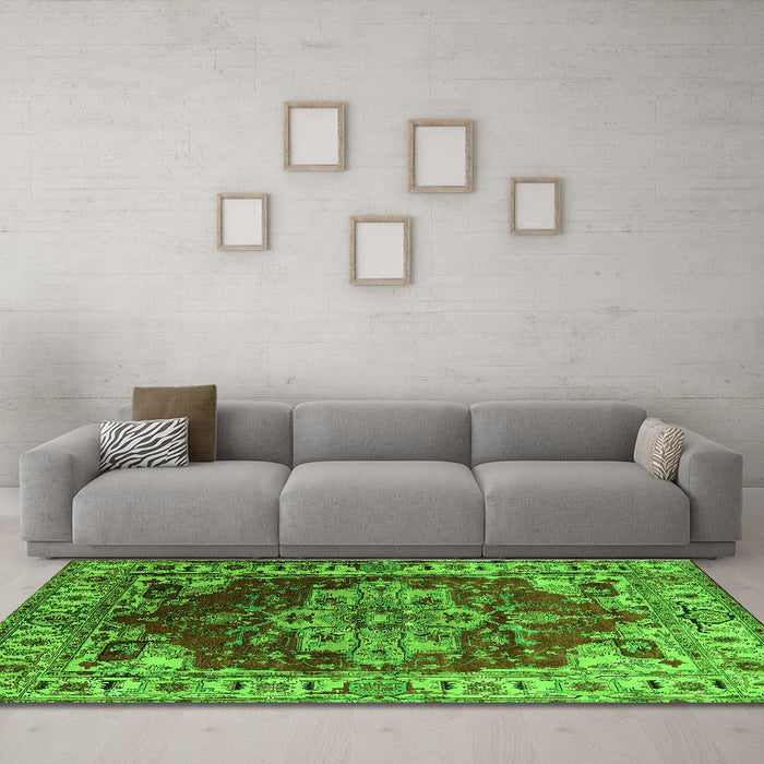 Machine Washable Persian Green Traditional Area Rugs in a Living Room,, wshurb2627grn