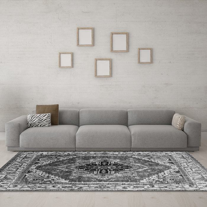 Machine Washable Persian Gray Traditional Rug in a Living Room,, wshurb2628gry