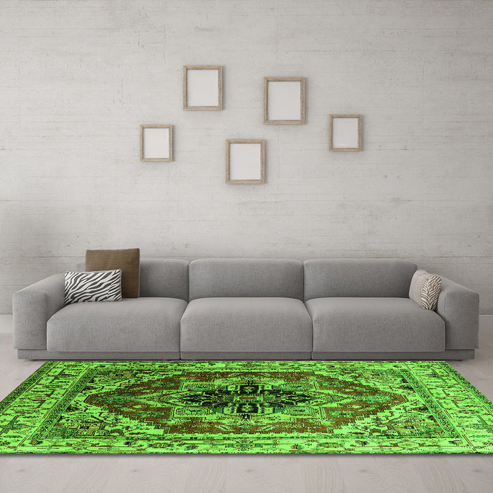 Machine Washable Persian Green Traditional Area Rugs in a Living Room,, wshurb2628grn