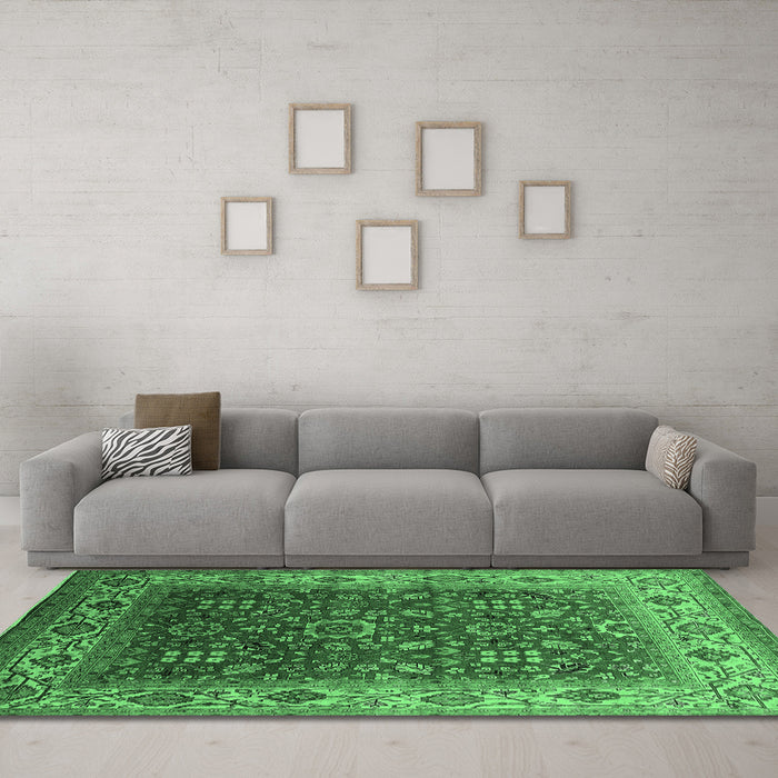 Machine Washable Oriental Emerald Green Traditional Area Rugs in a Living Room,, wshurb2630emgrn