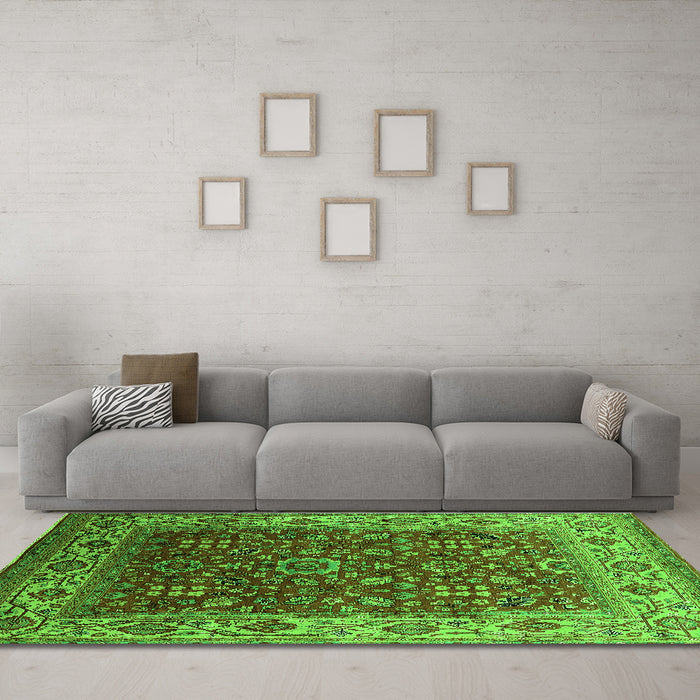 Machine Washable Oriental Green Traditional Area Rugs in a Living Room,, wshurb2630grn