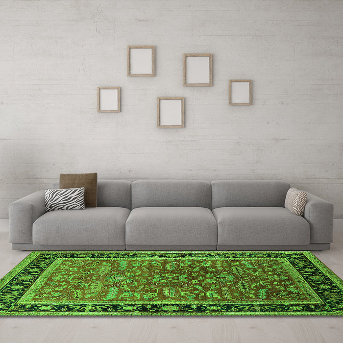 Machine Washable Oriental Green Traditional Area Rugs in a Living Room,, wshurb2631grn