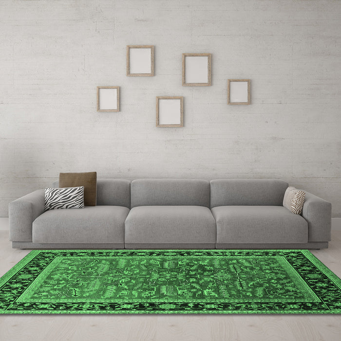 Machine Washable Oriental Emerald Green Traditional Area Rugs in a Living Room,, wshurb2631emgrn