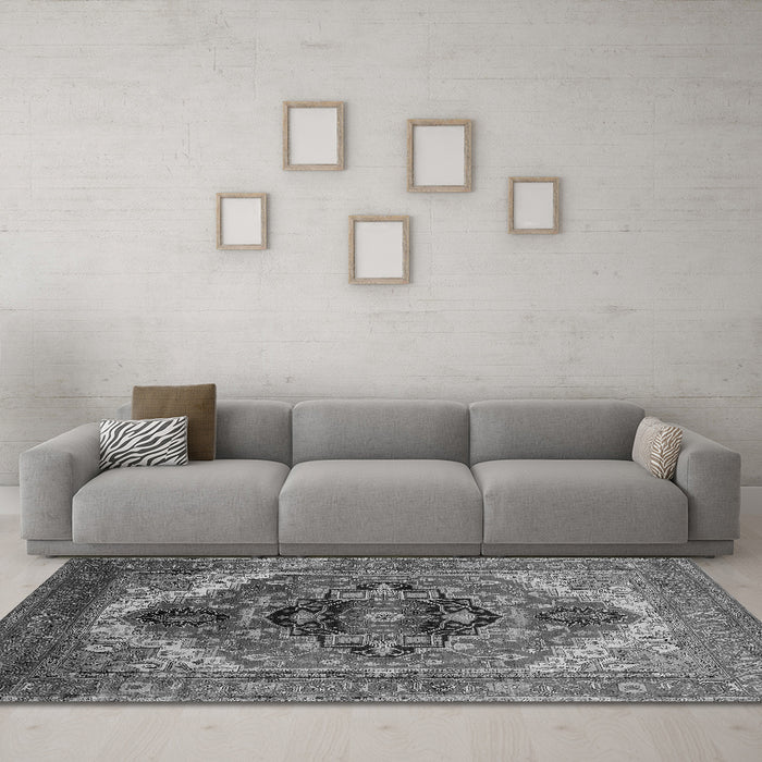 Machine Washable Persian Gray Traditional Rug in a Living Room,, wshurb2632gry