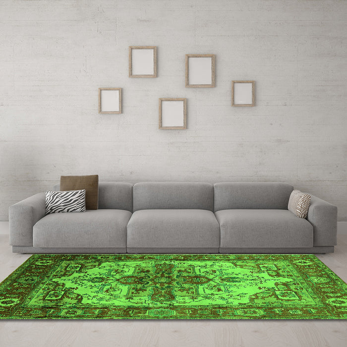 Machine Washable Persian Green Traditional Area Rugs in a Living Room,, wshurb2635grn