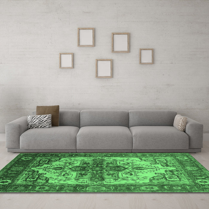 Machine Washable Persian Emerald Green Traditional Area Rugs in a Living Room,, wshurb2635emgrn