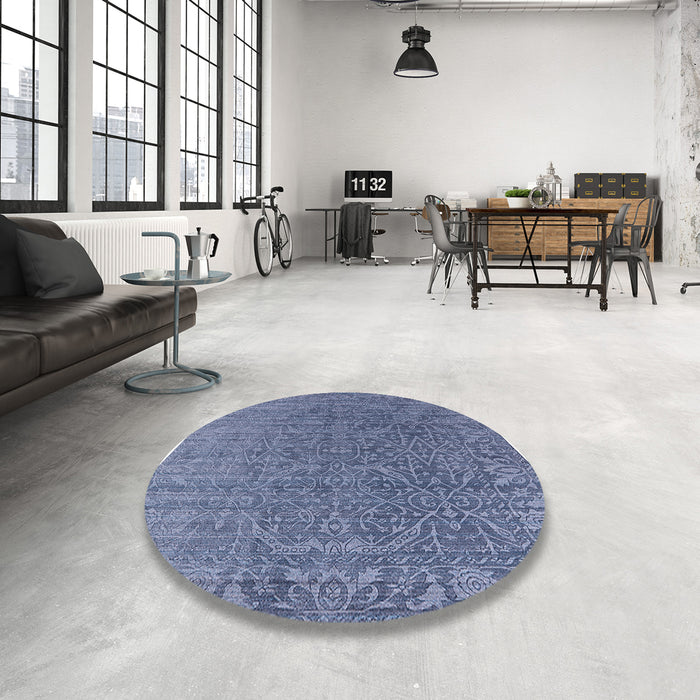 Round Mid-Century Modern Azure Blue Oriental Rug in a Office, urb2659