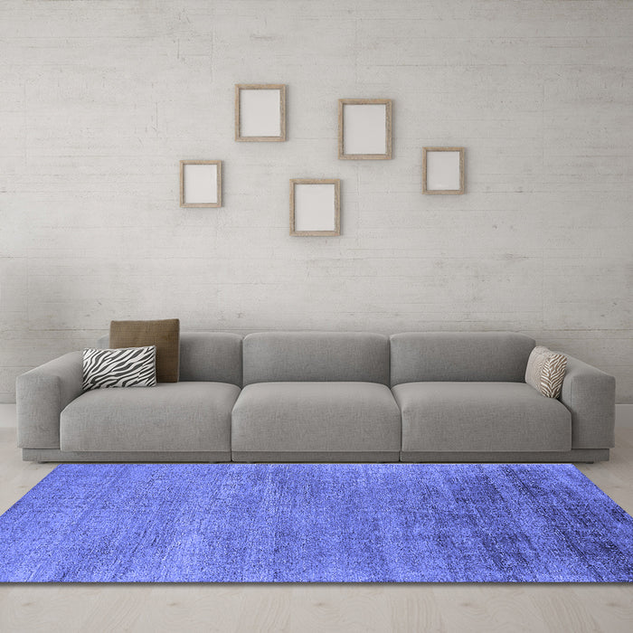 Machine Washable Oriental Blue Industrial Rug in a Living Room, wshurb2672blu