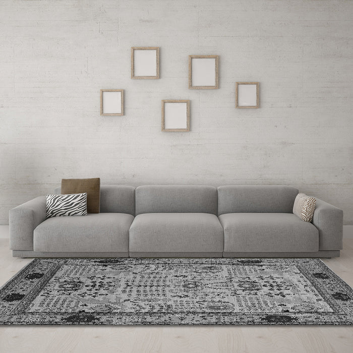 Machine Washable Oriental Gray Traditional Rug in a Living Room,, wshurb2691gry