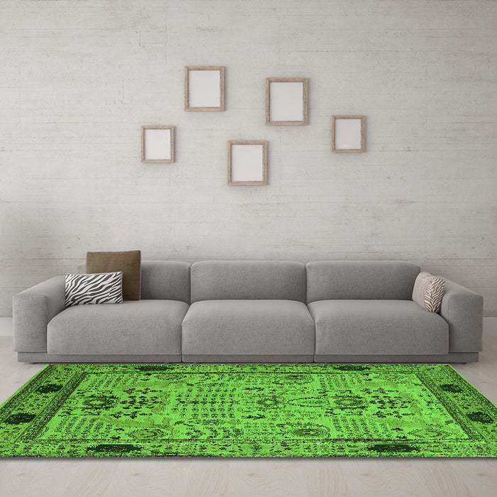 Machine Washable Oriental Green Traditional Area Rugs in a Living Room,, wshurb2691grn