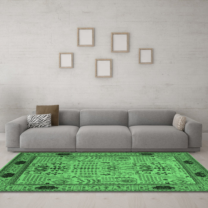 Machine Washable Oriental Emerald Green Traditional Area Rugs in a Living Room,, wshurb2691emgrn