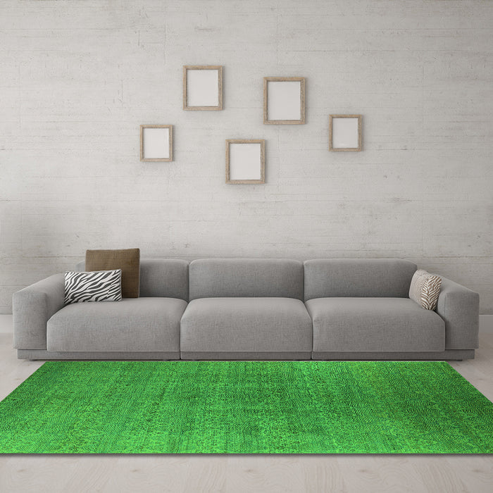 Machine Washable Oriental Green Industrial Area Rugs in a Living Room,, wshurb2698grn