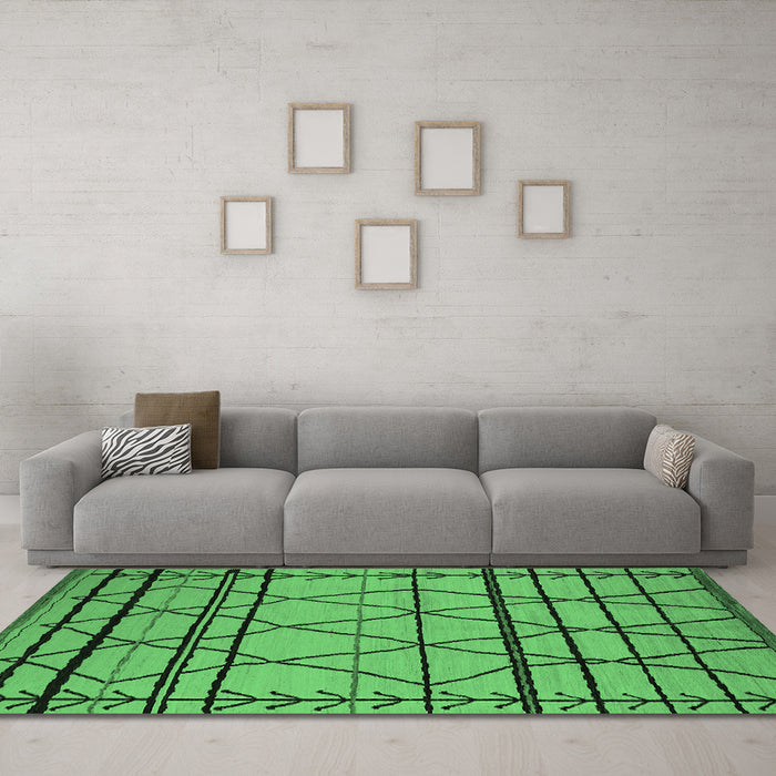 Machine Washable Solid Emerald Green Modern Area Rugs in a Living Room,, wshurb2700emgrn