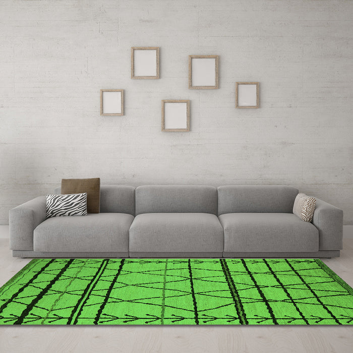 Machine Washable Solid Green Modern Area Rugs in a Living Room,, wshurb2700grn