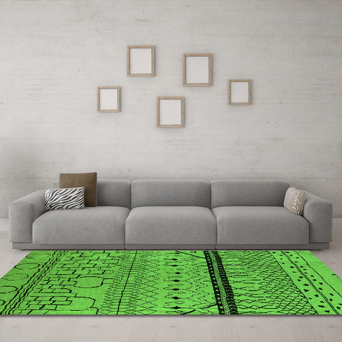 Machine Washable Solid Green Modern Area Rugs in a Living Room,, wshurb2701grn