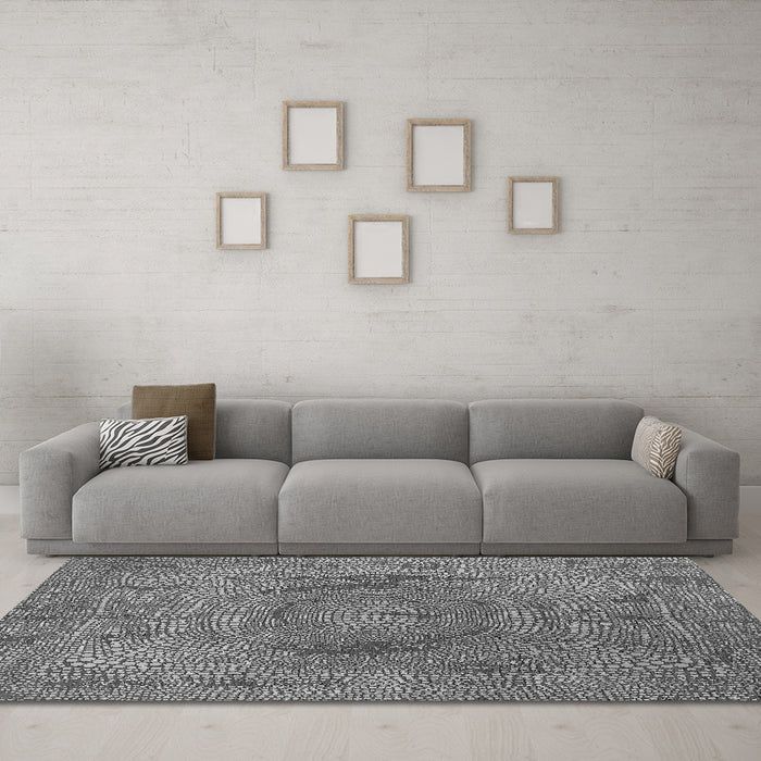 Machine Washable Oriental Gray Industrial Rug in a Living Room,, wshurb2705gry