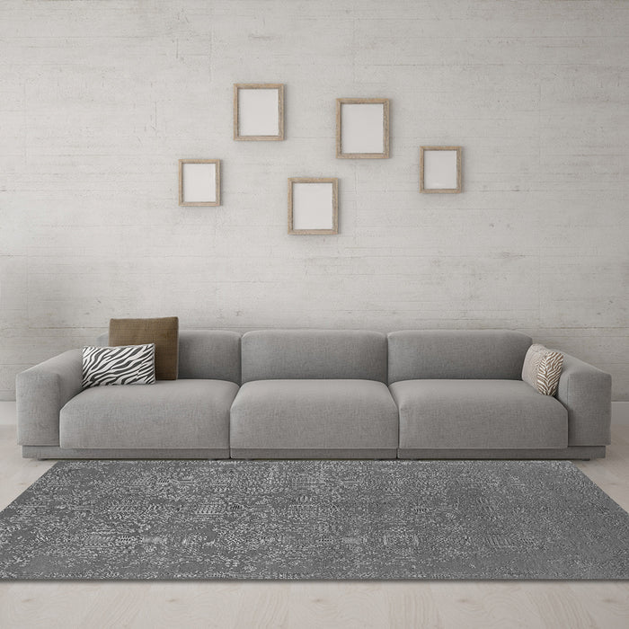 Machine Washable Oriental Gray Industrial Rug in a Living Room,, wshurb2724gry