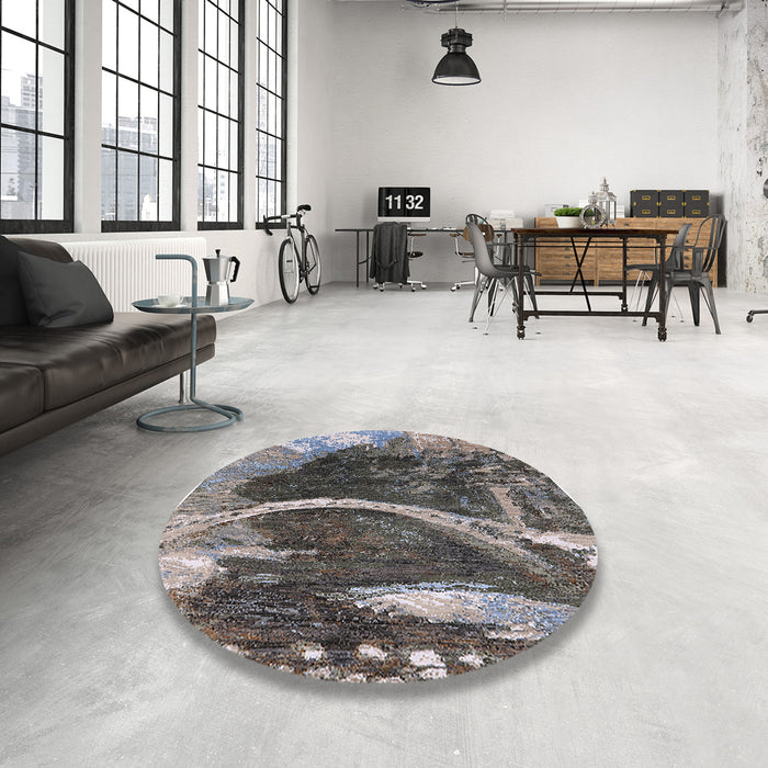 Round Mid-Century Modern Black Oriental Rug in a Office, urb2740