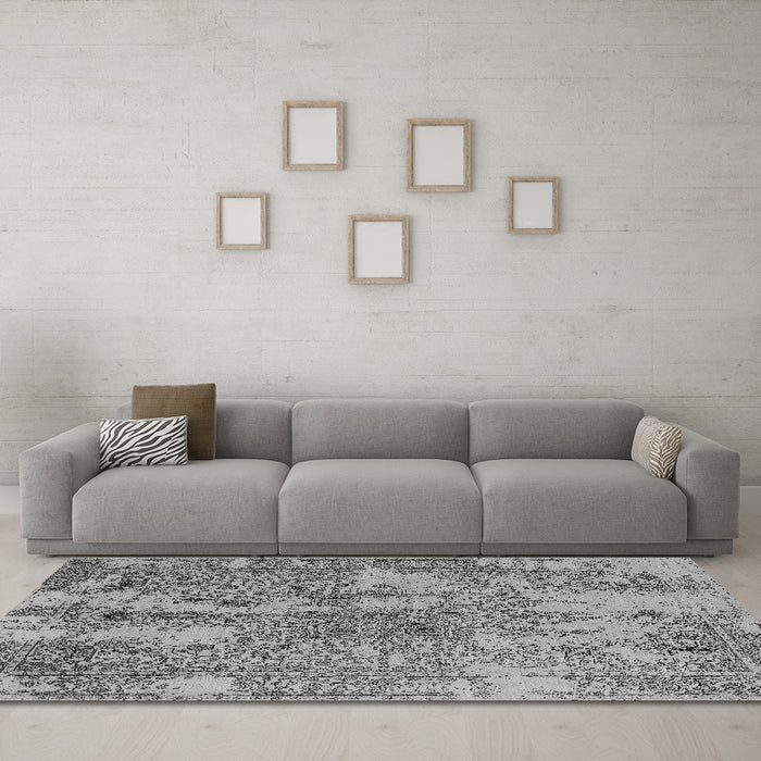 Machine Washable Oriental Gray Industrial Rug in a Living Room,, wshurb2759gry