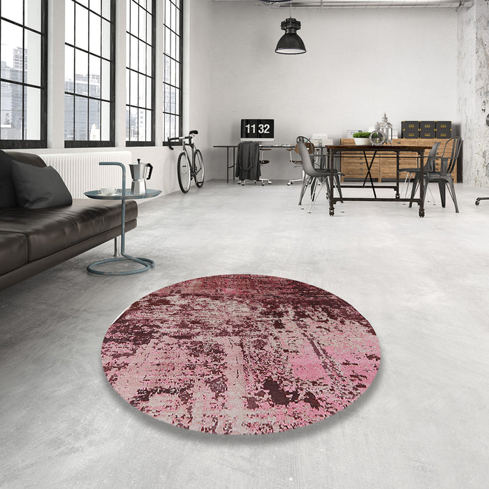 Round Mid-Century Modern Saffron Red Oriental Rug in a Office, urb2763