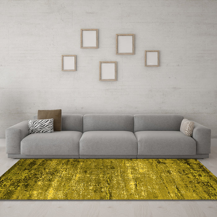 Machine Washable Oriental Yellow Industrial Rug in a Living Room, wshurb2789yw