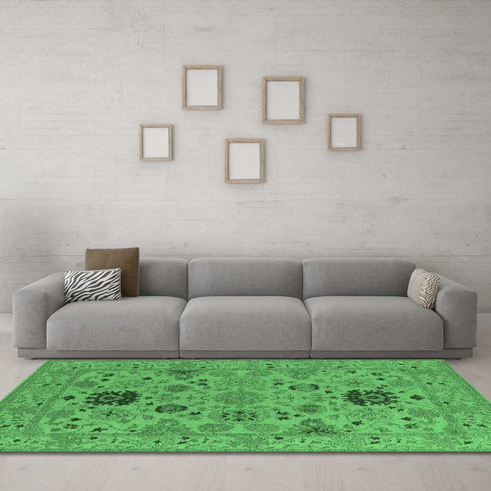 Machine Washable Oriental Emerald Green Industrial Area Rugs in a Living Room,, wshurb2811emgrn