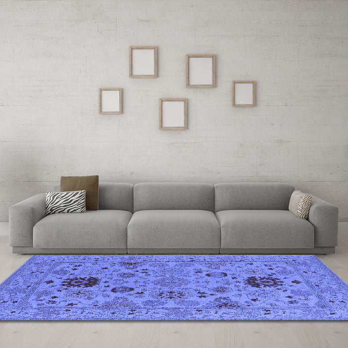Machine Washable Oriental Blue Industrial Rug in a Living Room, wshurb2811blu