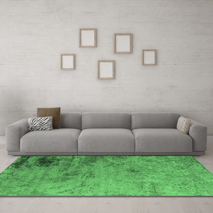 Machine Washable Oriental Emerald Green Industrial Area Rugs in a Living Room,, wshurb2831emgrn