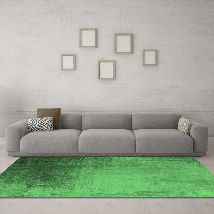 Machine Washable Oriental Emerald Green Industrial Area Rugs in a Living Room,, wshurb2832emgrn