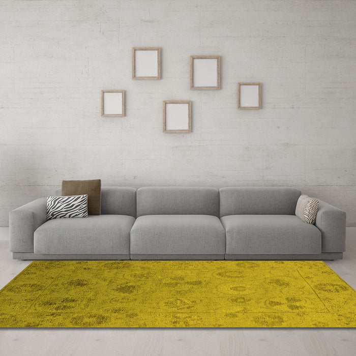 Machine Washable Oriental Yellow Industrial Rug in a Living Room, wshurb2837yw