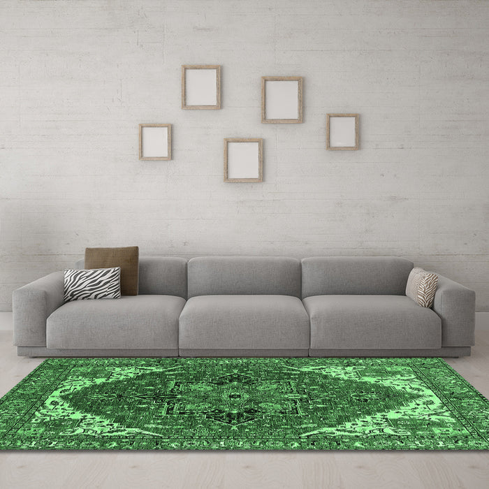 Machine Washable Persian Emerald Green Traditional Area Rugs in a Living Room,, wshurb2839emgrn