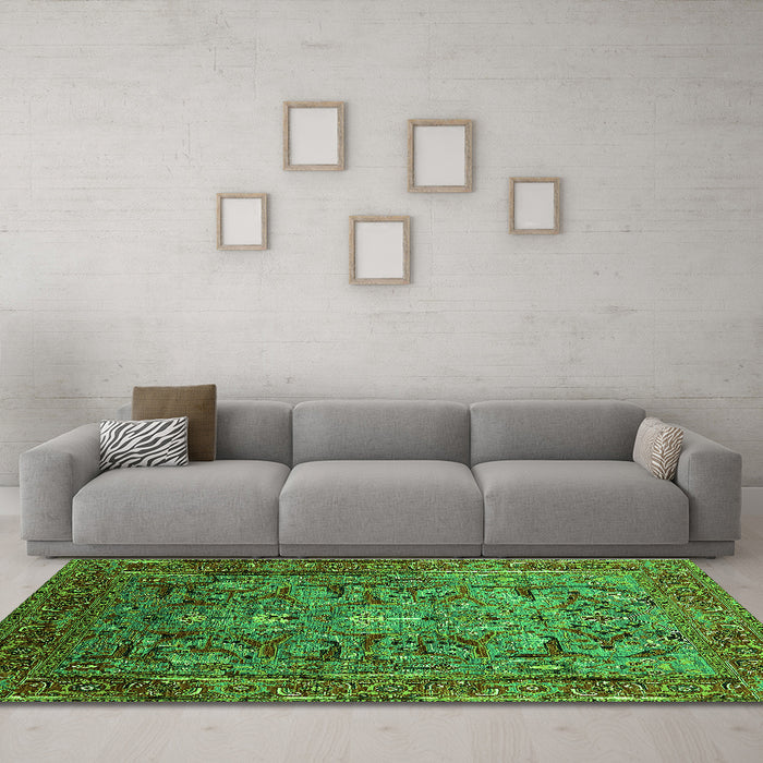 Machine Washable Oriental Green Traditional Area Rugs in a Living Room,, wshurb2840grn