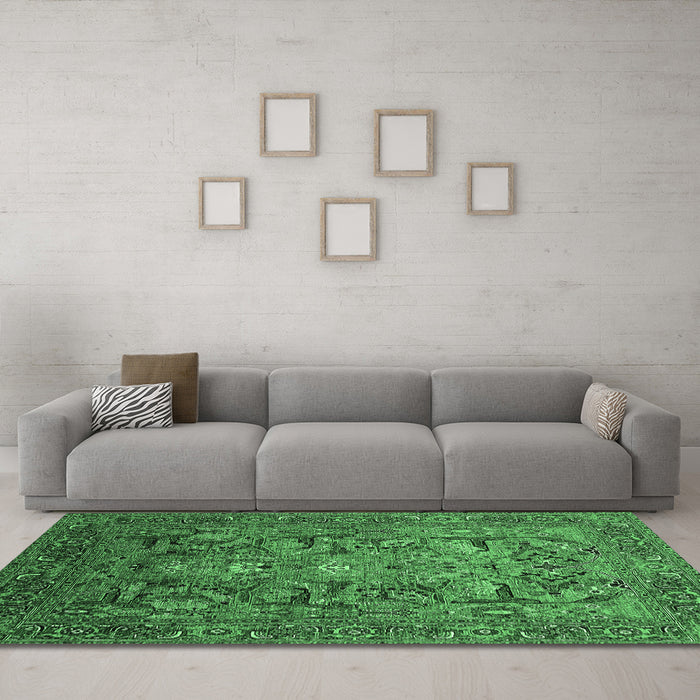 Machine Washable Oriental Emerald Green Traditional Area Rugs in a Living Room,, wshurb2840emgrn