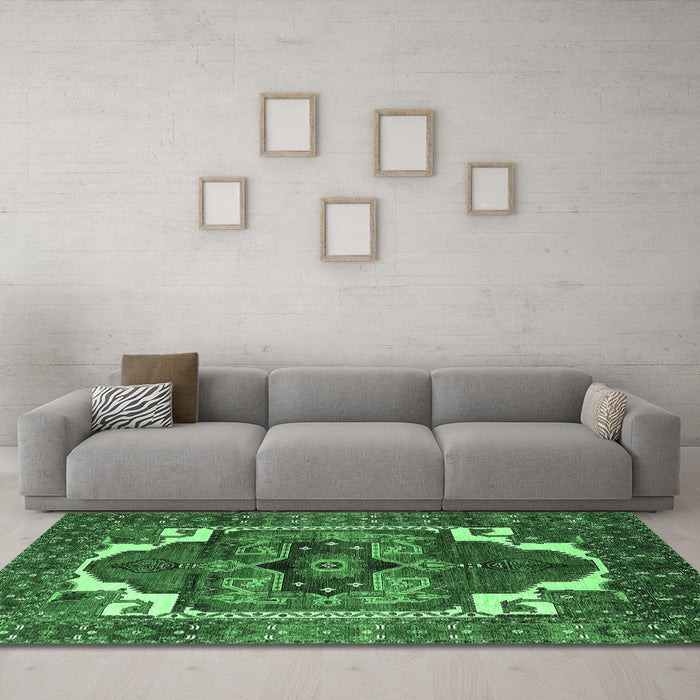 Machine Washable Persian Emerald Green Traditional Area Rugs in a Living Room,, wshurb2845emgrn