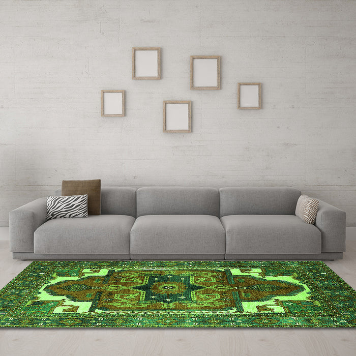 Machine Washable Persian Green Traditional Area Rugs in a Living Room,, wshurb2845grn